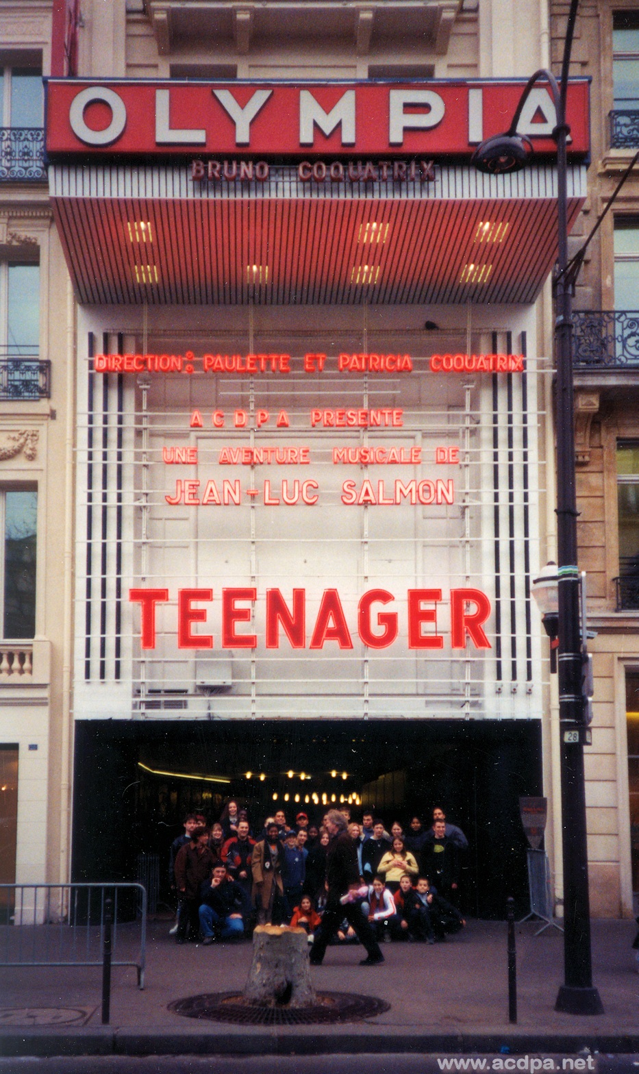 La troupe "Teenager" devant l'Olympia