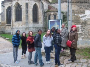 Alexandre, Madison, Dominique Palluauld (mission ville de Sarcelles), Tuintim, Myriam, Grace, Adrienne, Dominique (notre guide) et Nadine lors de la visite d’Auvers sur Oise, berceau de la culture impressionniste