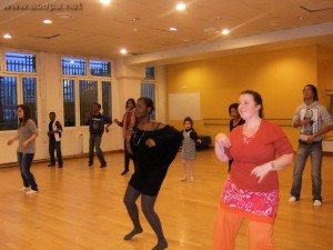 Avec Frédérique, notre nouvelle prof. de danse (à droite, au premier plan)