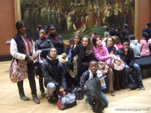 Au musée du Louvre, devant le sacre de Napoléon... mais il n'y a pas d'empereur chez les Teeangers !