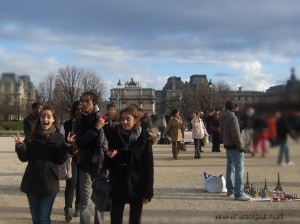 Dans les Jardins des Tuileries, en revenant du Louvre