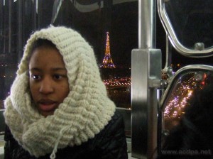 Olivia, sur la grande roue de la place de la Concorde... avec vue sur la Tour Eiffel et les Champs Élysées