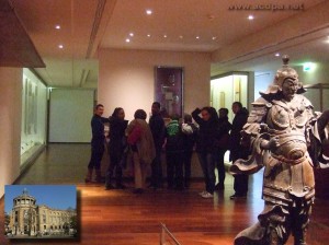 Après la conférence sur les Mangas qui a captivé les teenagers : visite du Musée Guimet des Arts Asiatiques (en médaillon, en bas à gauche)