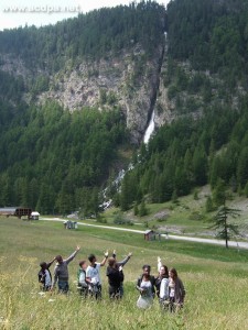 Arrivée à Ceillac : devant la cascade