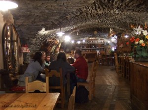 Pontechianale (Italie) : on vient à chaque fois (lors de notre passage à Ceillac) dans ce magnifique petit restaurant souterrain prendre un café ou autre boisson chaude !