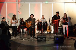 Arthur au clavier, Clara, Yves à la batterie, Jean-Luc, Camille, Alexandre et Lorie