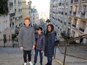 Escalier de la butte vers la Basilique du Sacré Coeur : Isaïa, Abimaniou et Loojha