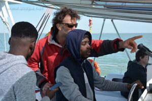 Sortie en catamaran : Jordy passe son baptême à la barre