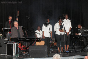 Toute la troupe à la salle Bernier de Sarcelles : Jérémy, Jean-Luc, Grace, Évidaly, Adrienne, Bénédicte et Tuintim