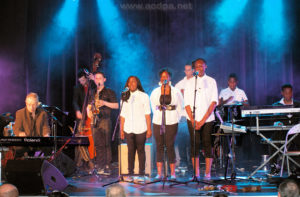 Jean-Luc, Jérémy, Arthur, Évidaly, Adrienne, Alexandre, Bénédicte, Grace, et Tuintim