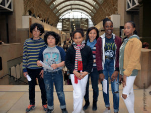 Lucas, Léo, Laetitia, Keïko, Macathia et Sindy, au Musée d'Orsay