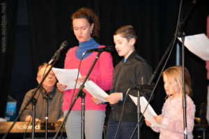 Jean-Luc au piano, Hélène, Antoine et Amélie