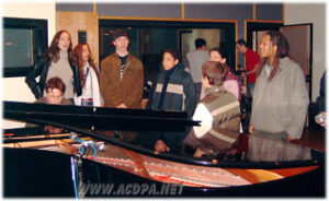 Répétition à la prestigieuse école de musique de Berclee : Jean-Luc (au piano), Agate, Narimel, Aristide, Davy (de dos), Hamza, Delphine et Maeva