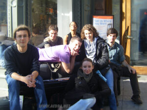 Les Teenagers de Sarcelles, devant la Cloud Foundation