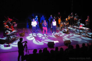 Sur la chanson "Ernest"... avec Cédric à la caméra (homme de l'ombre, en bas à gauche)