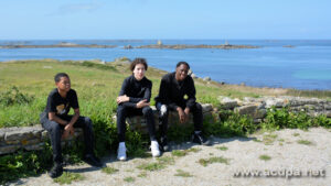 Naël, Riyad, et Vince, à la Pointe de Corsen (29810 Plouarzel) à marée basse