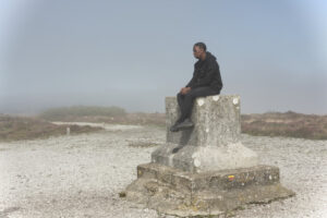 Sorti de la brume, un drôle d’indigène