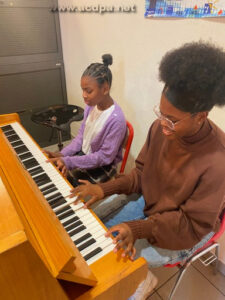Aline et Tina au piano