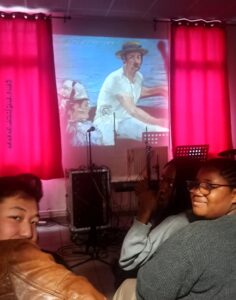 Présentation vidéo spécifique pour sensibiliser les teenagers aux peintres impressionnistes, avec chansons et tableaux